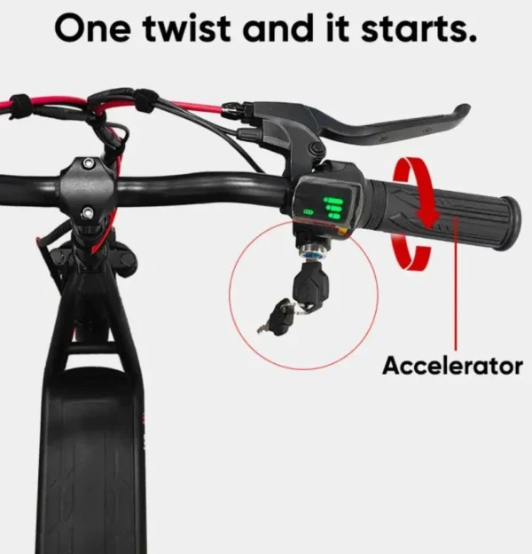 LED-Display, Zündschlüssel und Gasgriff am Lenker